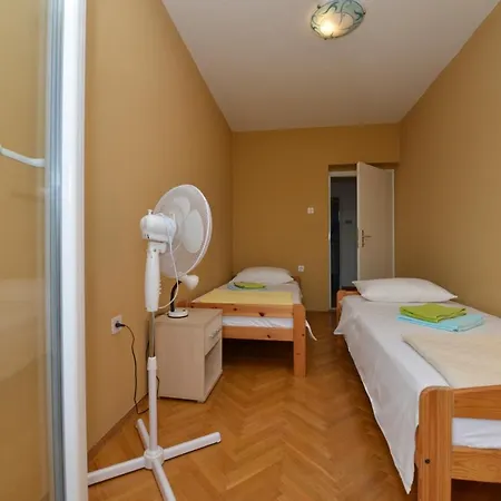 شقة Medic